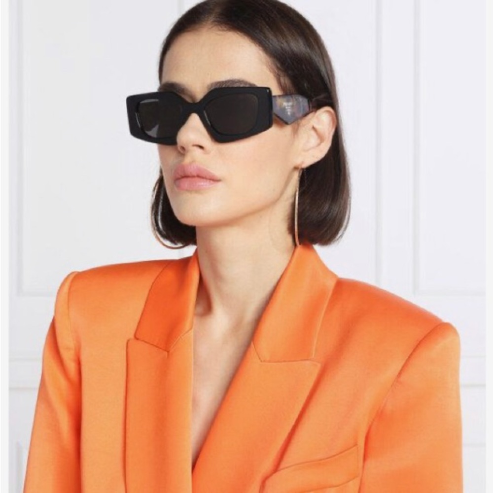 🔥🔥💯Authentic New - PRADA EYEWEAR PR 15YS SUNGLASSES
BLACK & PINK